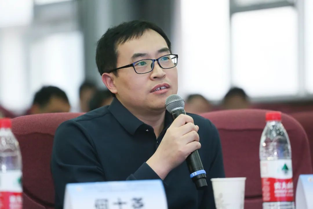 匯聚專業醫學學術知識,提供線上線下整體解決方案