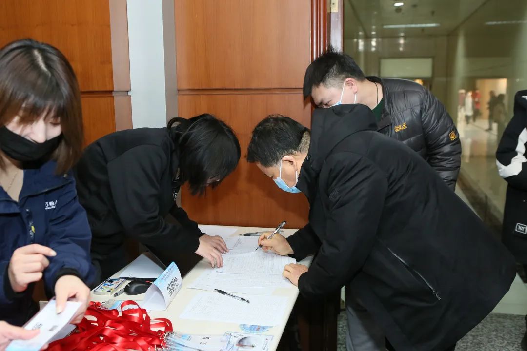 匯聚專業醫學學術知識,提供線上線下整體解決方案