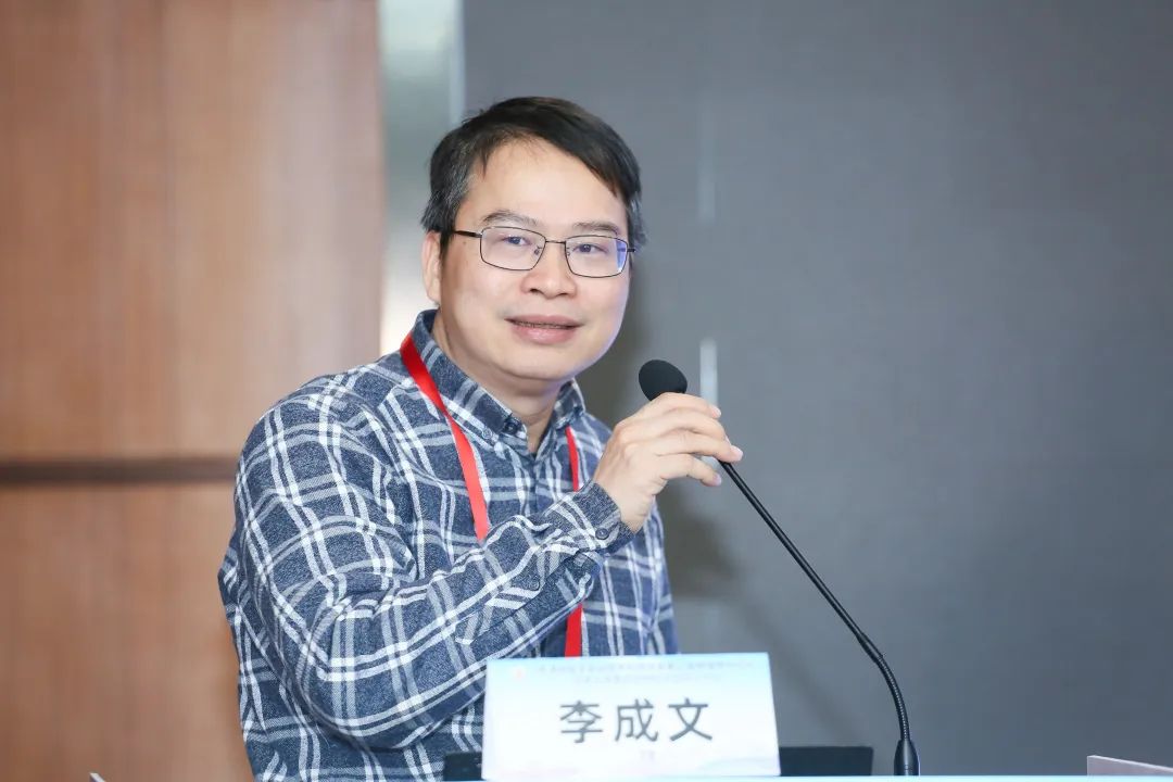 匯聚專業醫學學術知識,提供線上線下整體解決方案