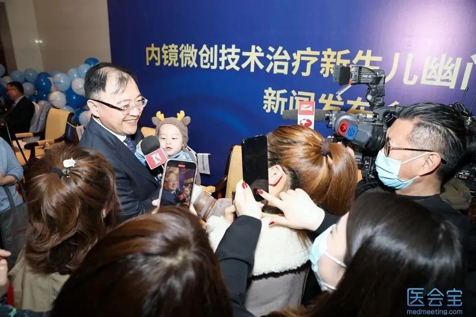 undefined 匯聚專業醫學學術知識,提供線上線下整體解決方案