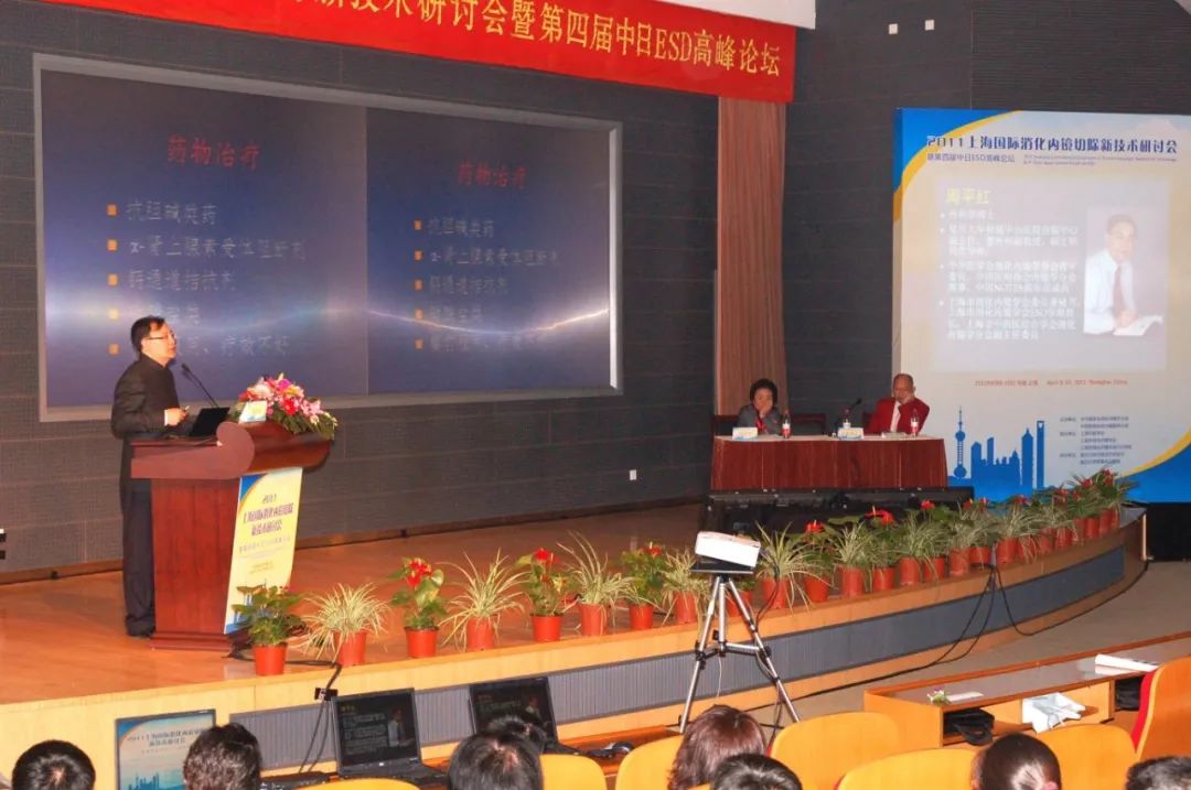 undefined 匯聚專業醫學學術知識,提供線上線下整體解決方案