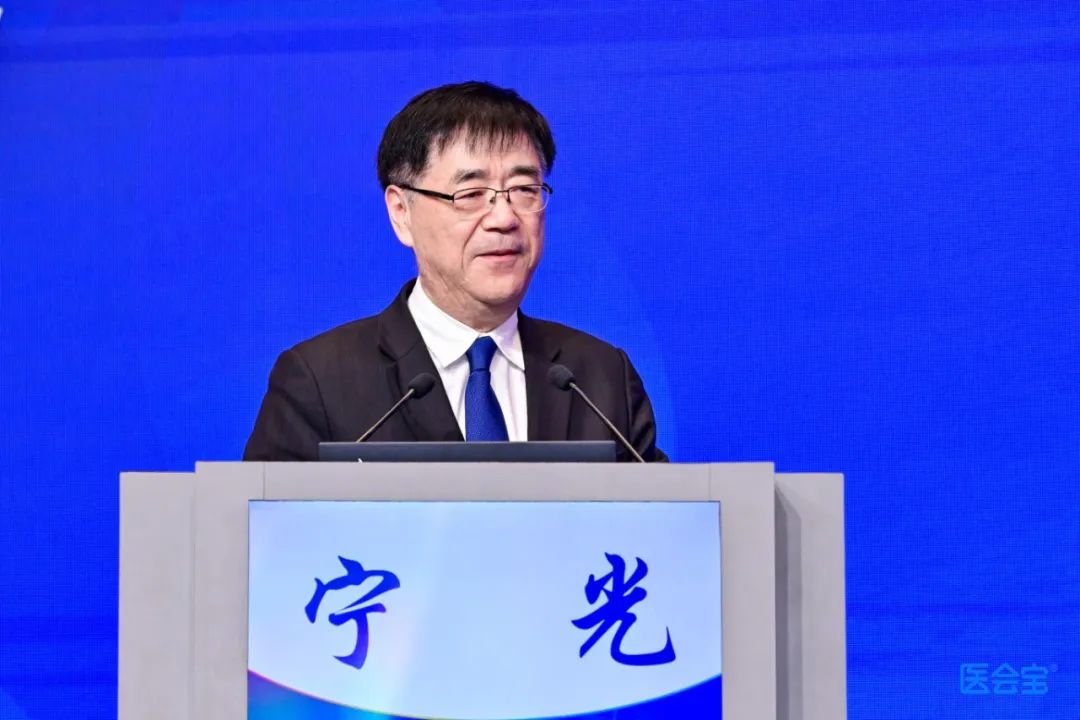 匯聚專業醫學學術知識,提供線上線下整體解決方案